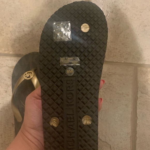 New Women’s Michael Kors Flip Flops Size 8 Medium - Picture 3 of 4